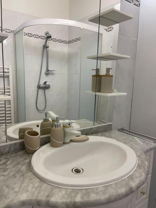 7Mn From The Center/ Pool/Parking Apartment Cannes Exterior photo